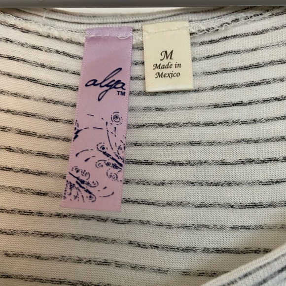 Knotted Top - Picture 3 of 3